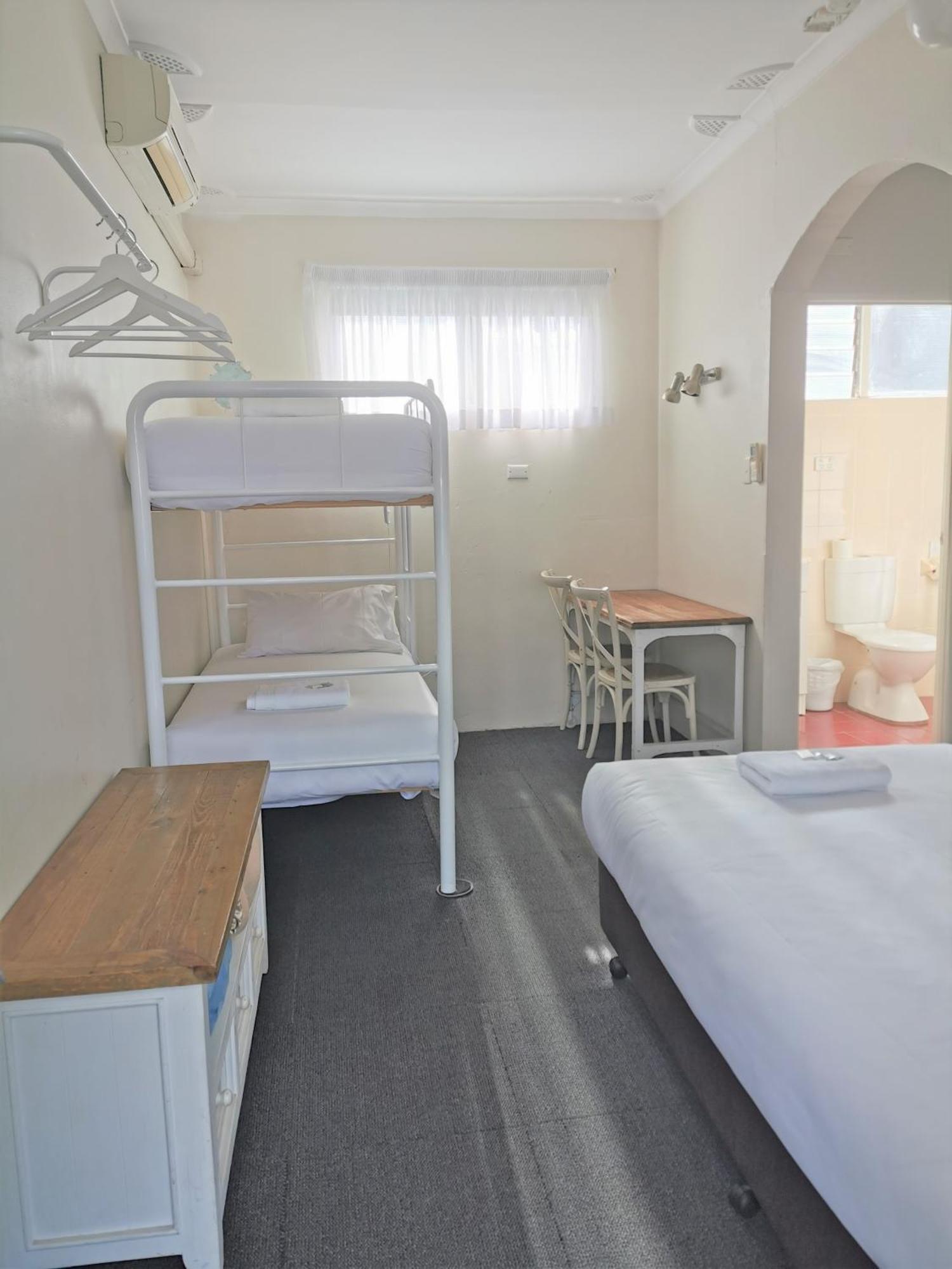 Explorers Motel 3*